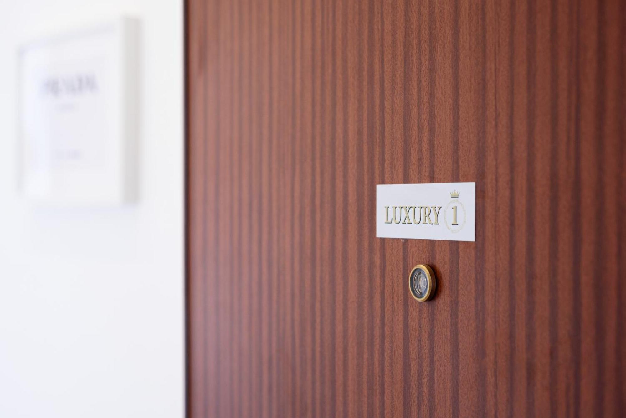 Luxury Apartment In Central City Naples Extérieur photo