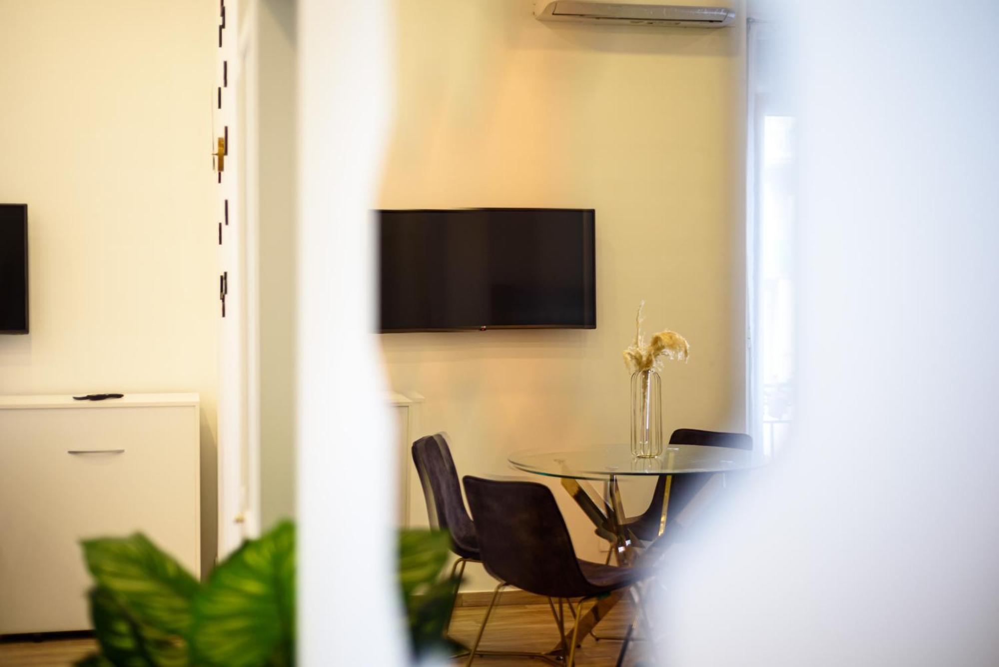 Luxury Apartment In Central City Naples Extérieur photo